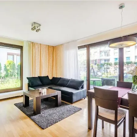 Urbannestgroup Szafarnia 8 *